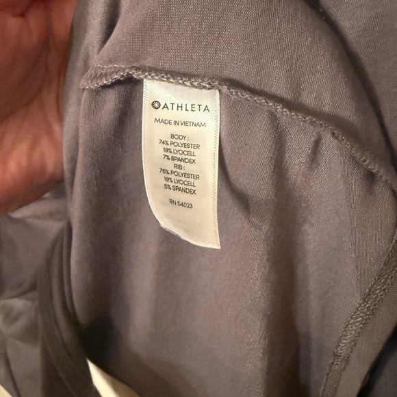 Athleta Split Back Long Sleeve Workout Small Top - Picture 3 of 5